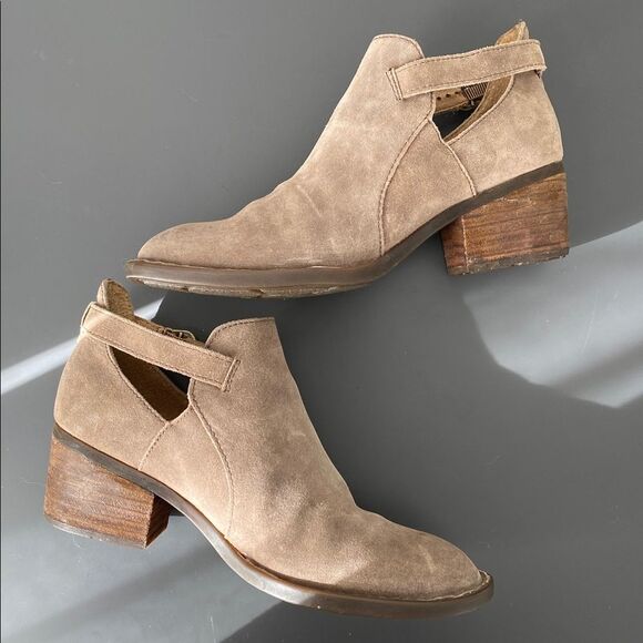 Born Women’s Tan Suede Buckle Heeled Boots Bootie Sz 8 Boho Chic Western Cottage main image 6